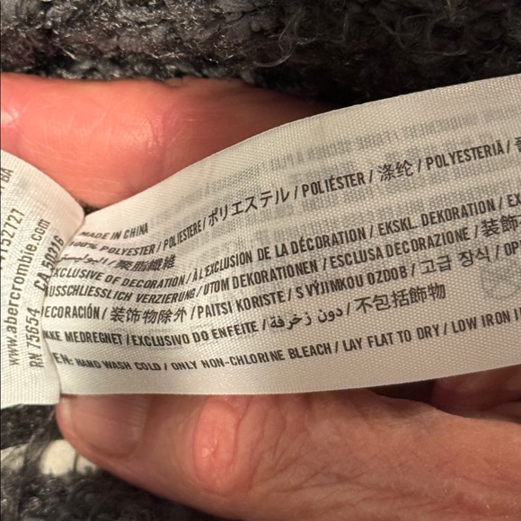 Abercrombie & Fitch πhost pickππknitted infinity scarf in shades of charcoal - Picture 4 of 6